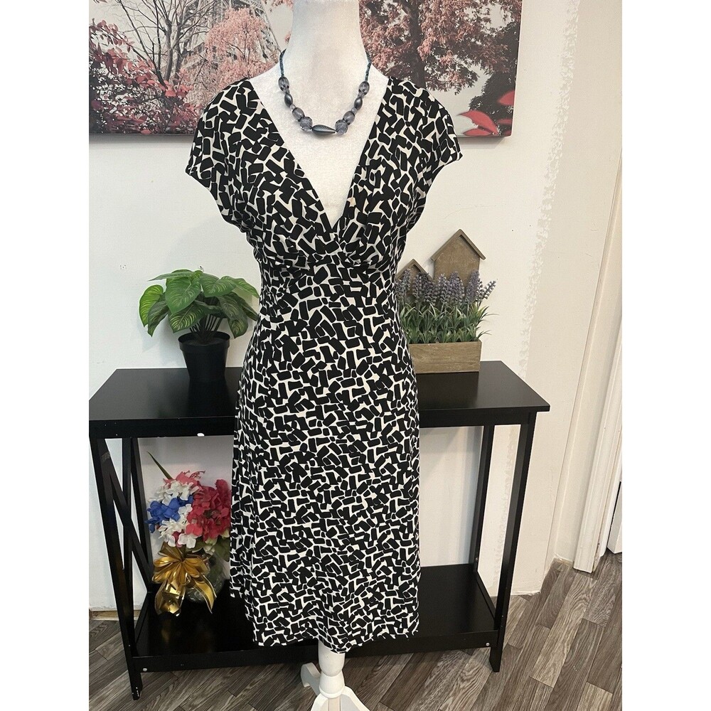 Jones New York Dress Womens SZ 6 Black White Geo Abstract V-Neck Midi Cap Sleeve
